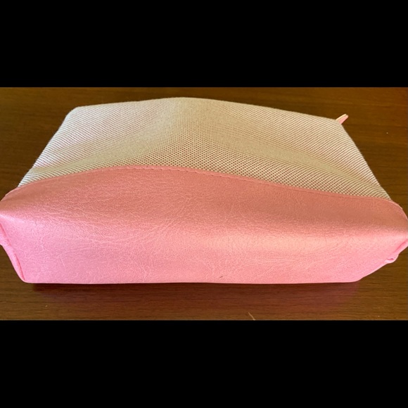 Set of two make-up cosmetic bags pink faux leather/fabric bag & shiny floral bag - Picture 3 of 6